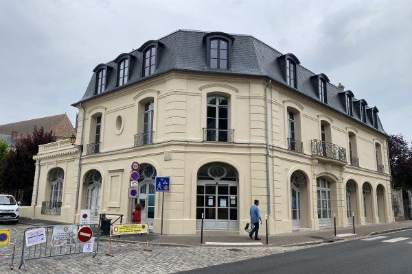 Ravalement et restructuration de l'agence Crédit Agricole Brie Picardie à SENLIS